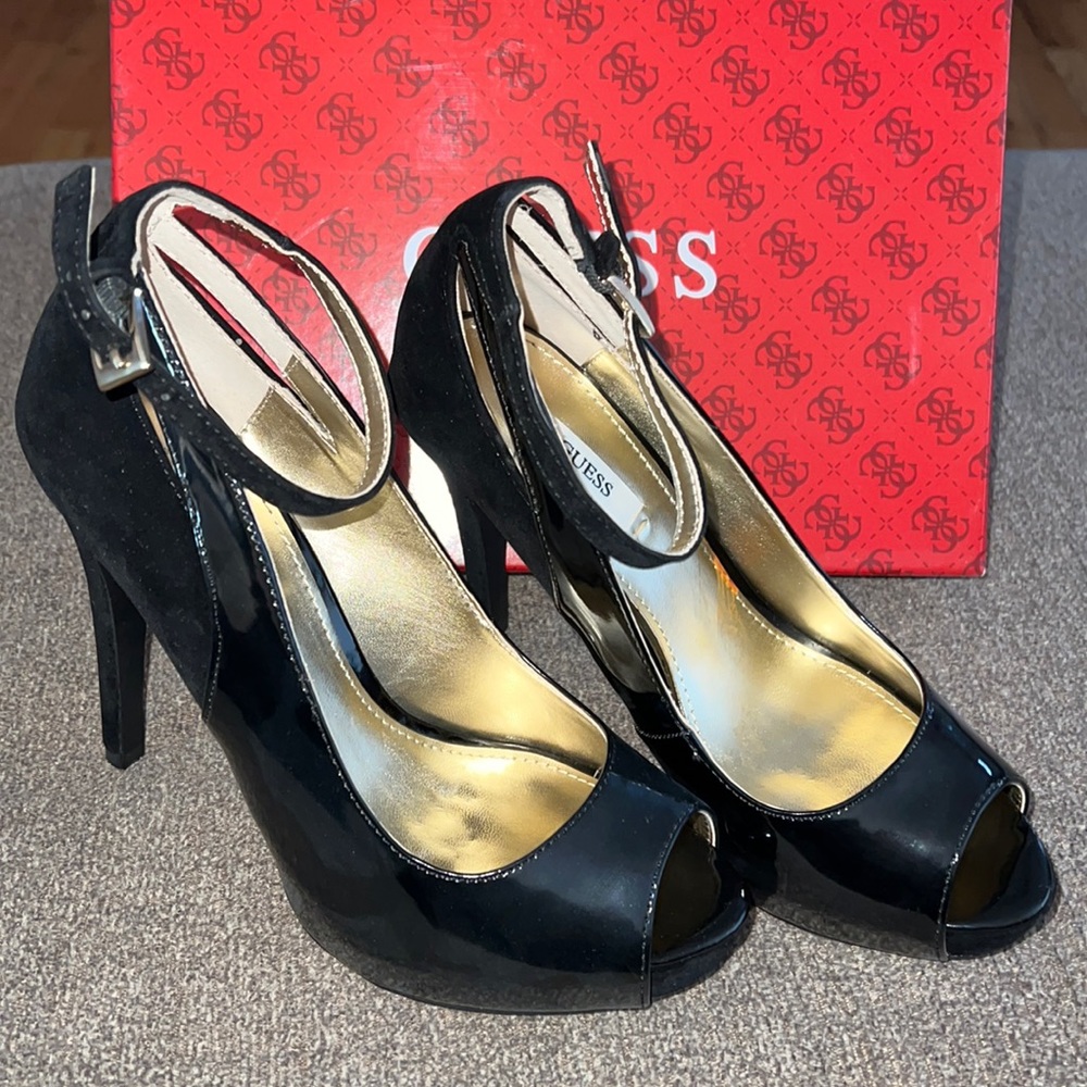 Peep toe black heels!